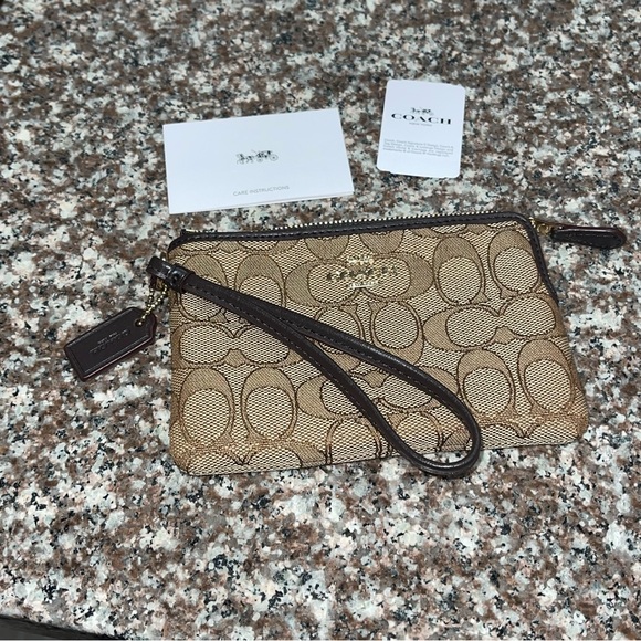 Coach wristlet - Picture 2 of 5